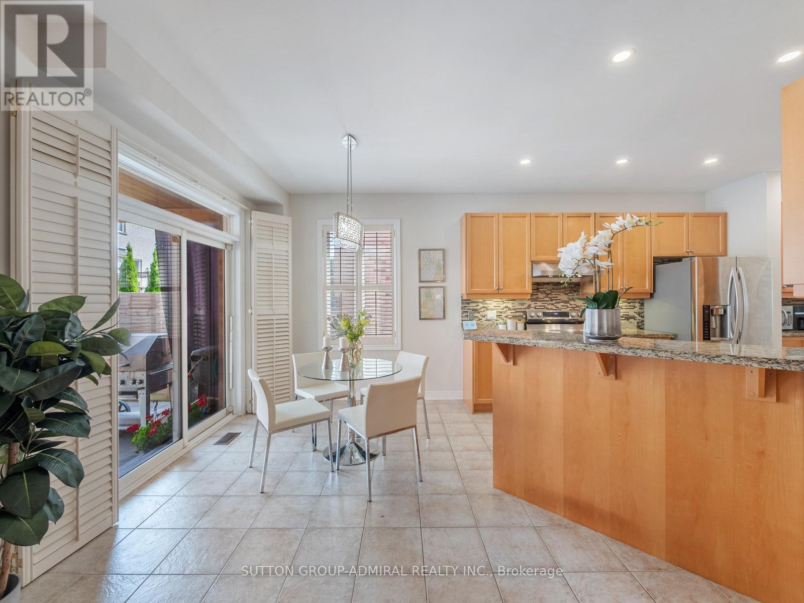 












4 HAYWOOD DRIVE

,
Markham (Victoria Manor-Jennings Gate),




Ontario
L6C3C8

