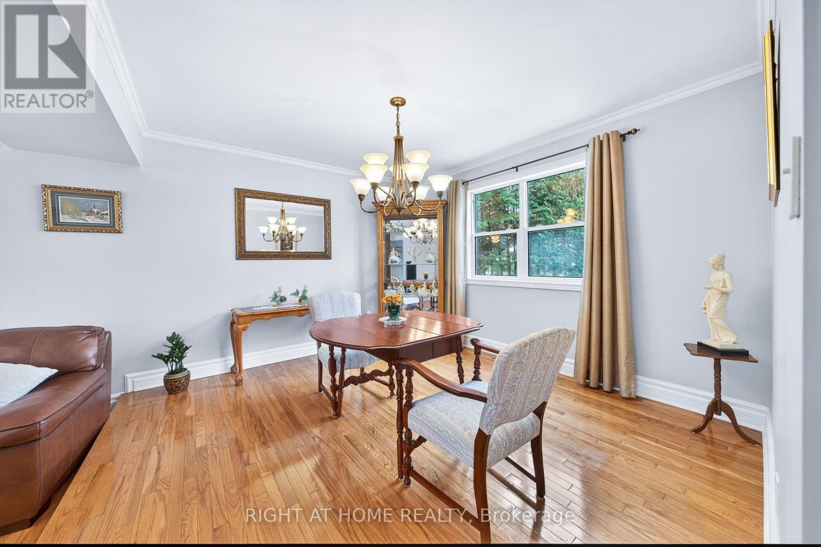 












3338 WARNICA AVENUE

,
Innisfil,




Ontario
L9S2K9

