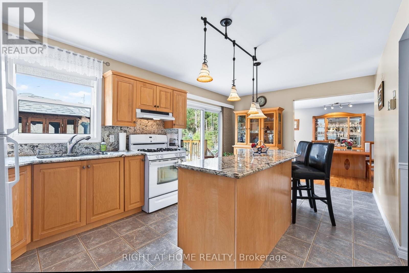 












3338 WARNICA AVENUE

,
Innisfil,




Ontario
L9S2K9

