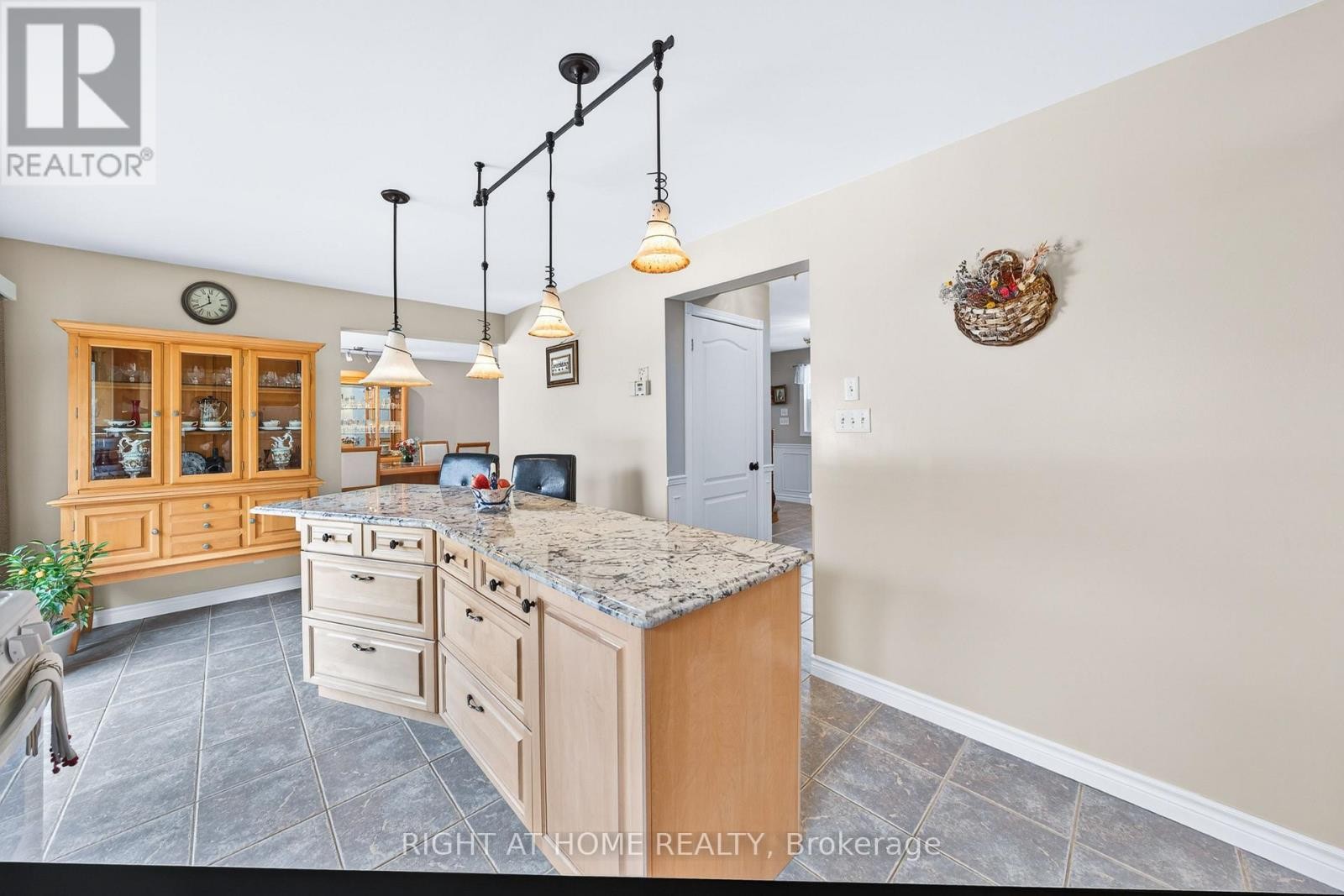 












3338 WARNICA AVENUE

,
Innisfil,




Ontario
L9S2K9


