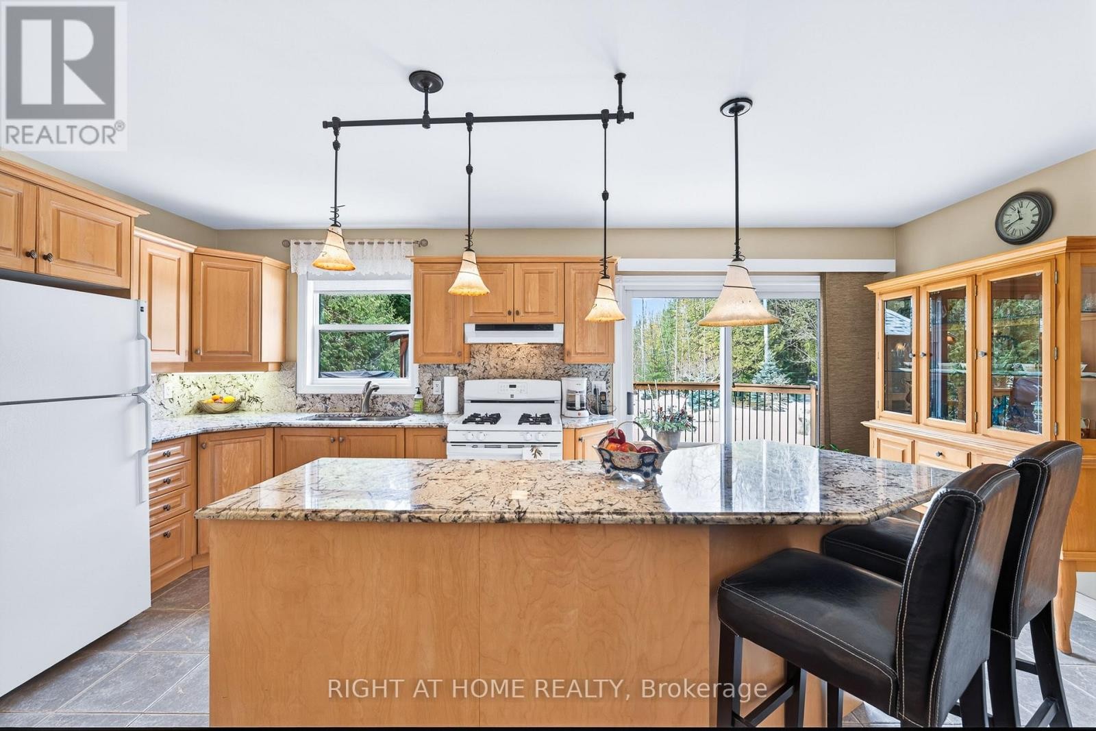 












3338 WARNICA AVENUE

,
Innisfil,




Ontario
L9S2K9

