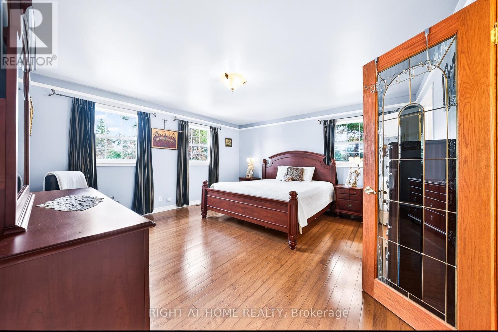 












3338 WARNICA AVENUE

,
Innisfil,




Ontario
L9S2K9

