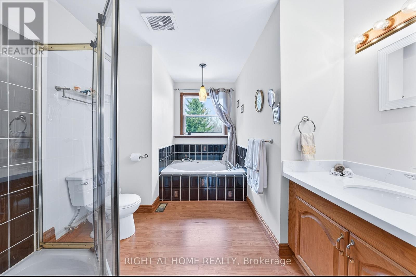 












3338 WARNICA AVENUE

,
Innisfil,




Ontario
L9S2K9


