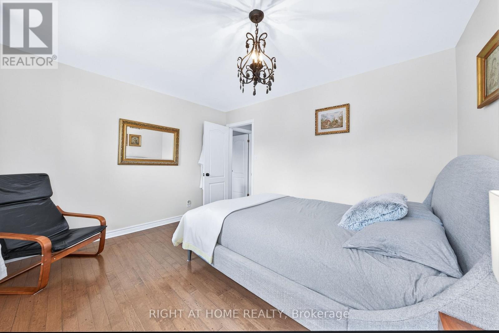












3338 WARNICA AVENUE

,
Innisfil,




Ontario
L9S2K9

