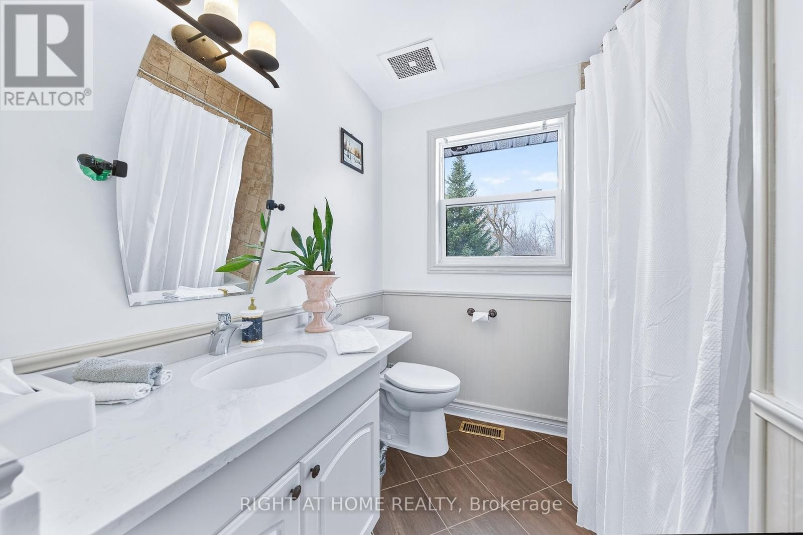 












3338 WARNICA AVENUE

,
Innisfil,




Ontario
L9S2K9

