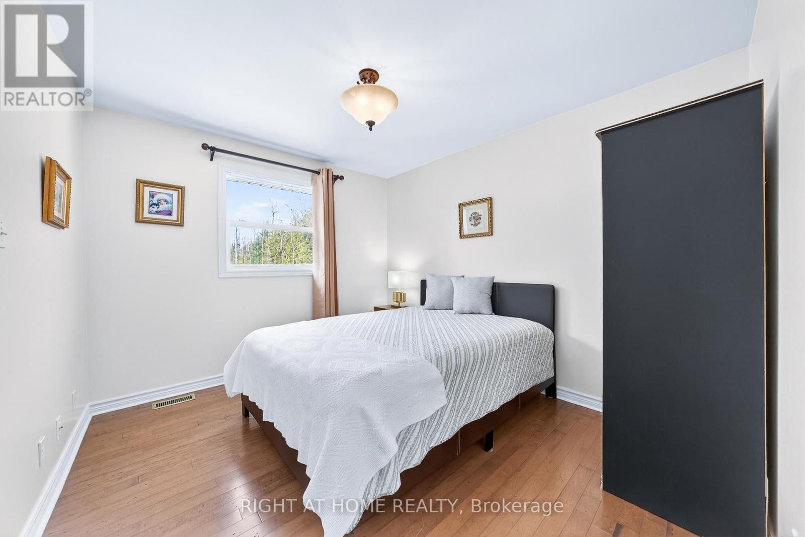 












3338 WARNICA AVENUE

,
Innisfil,




Ontario
L9S2K9

