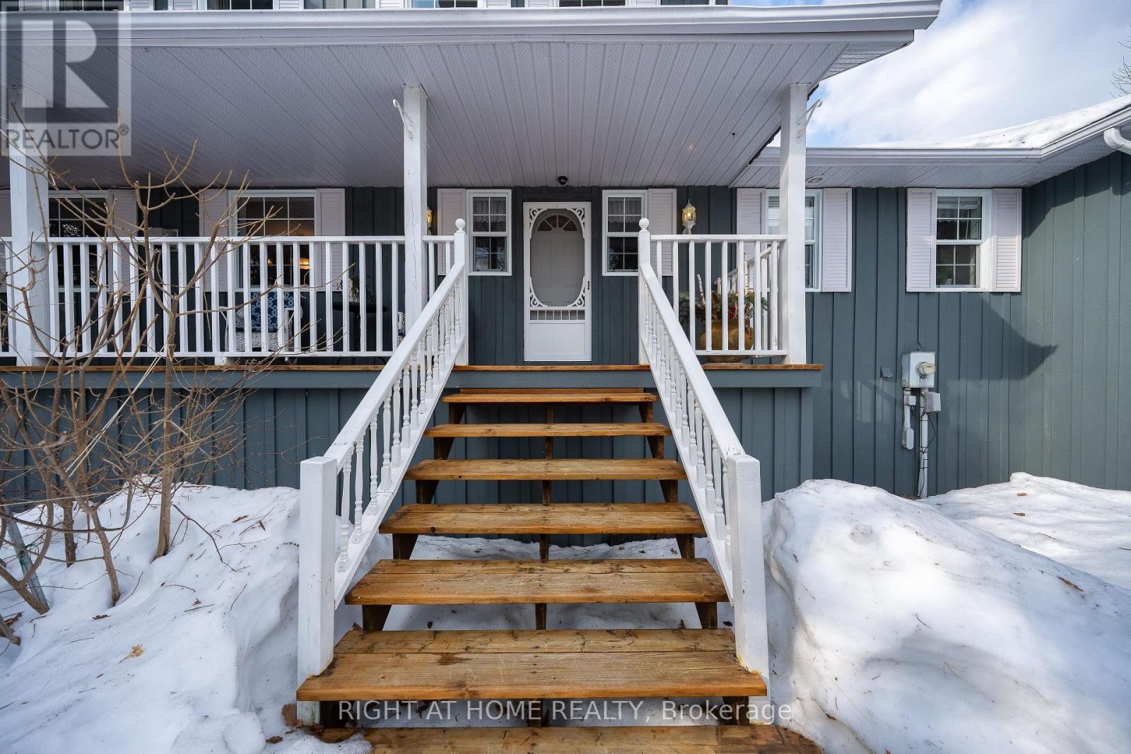 












3338 WARNICA AVENUE

,
Innisfil,




Ontario
L9S2K9

