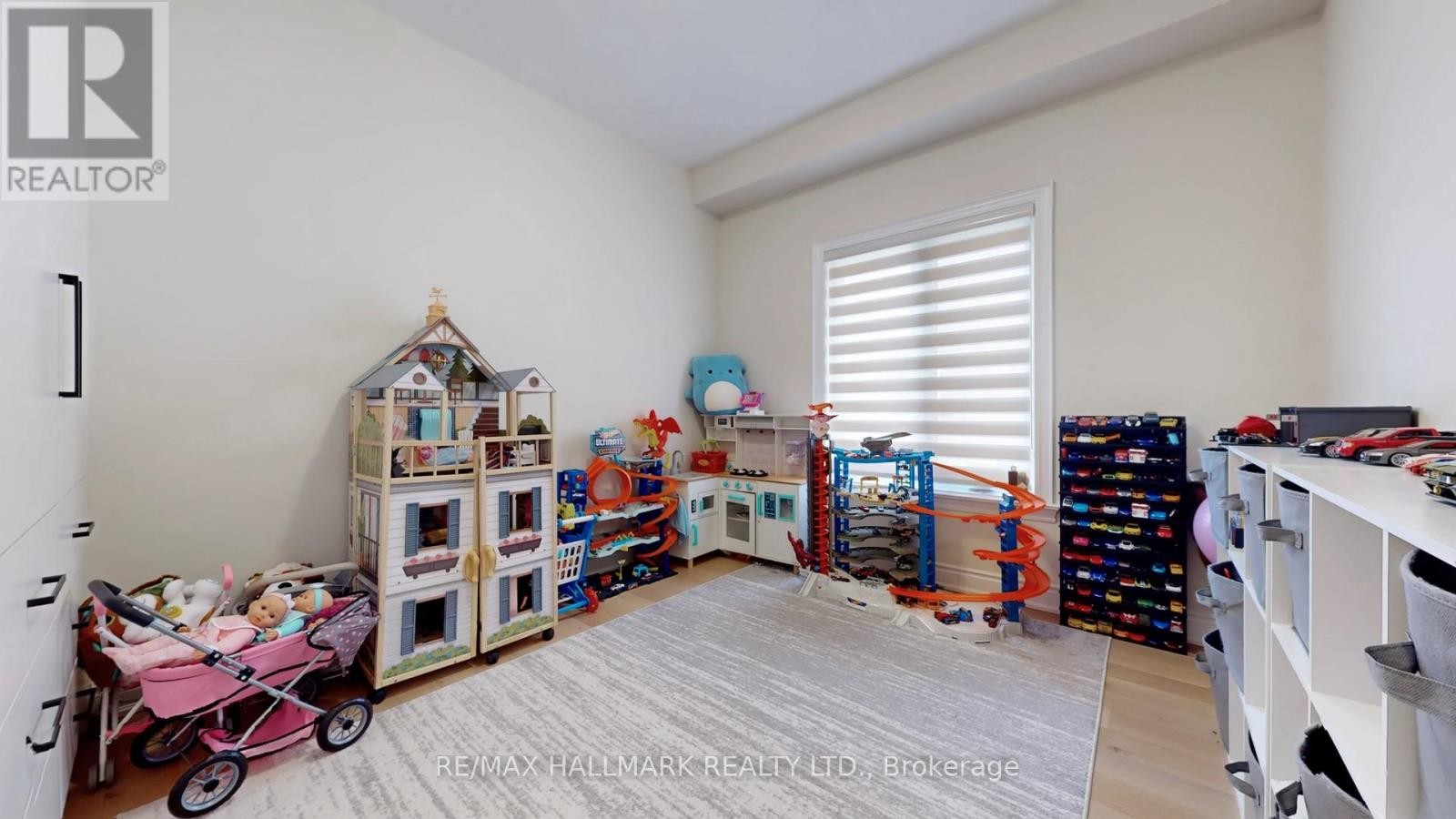 












61 MAC CAMPBELL WAY

,
Bradford West Gwillimbury (Bradford),




Ontario
L3Z4M6

