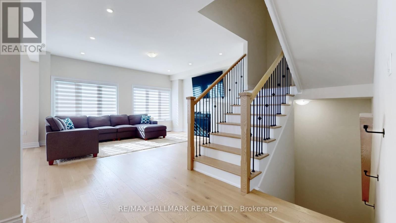 












61 MAC CAMPBELL WAY

,
Bradford West Gwillimbury (Bradford),




Ontario
L3Z4M6

