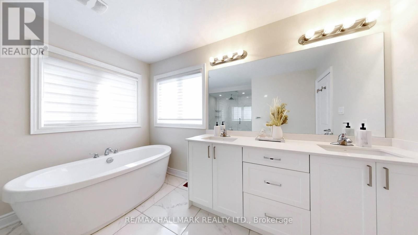 












61 MAC CAMPBELL WAY

,
Bradford West Gwillimbury (Bradford),




Ontario
L3Z4M6

