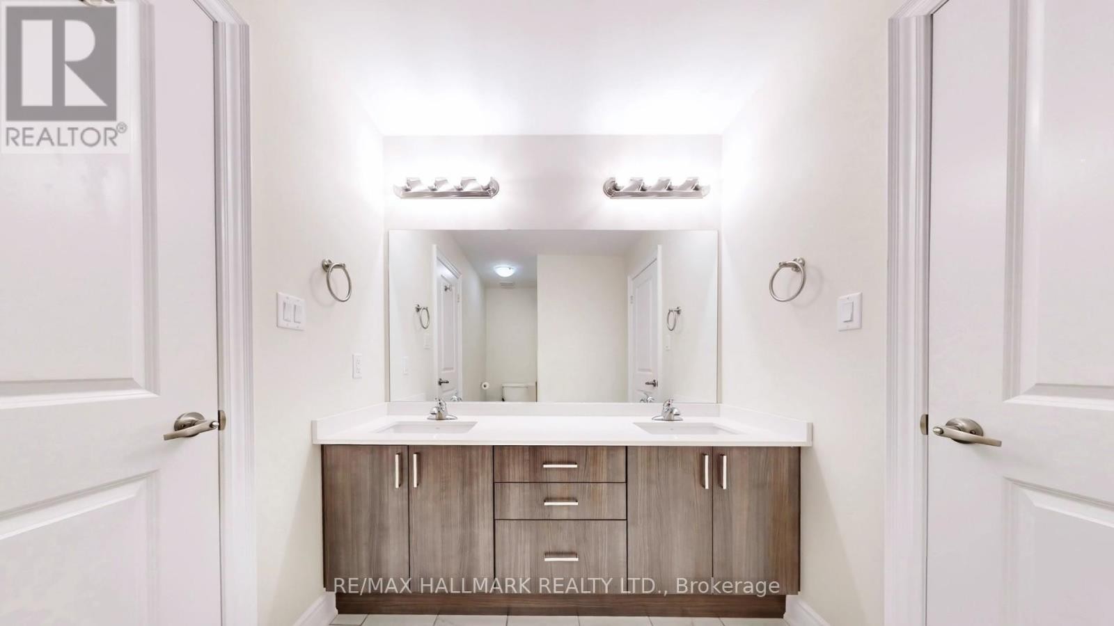 












61 MAC CAMPBELL WAY

,
Bradford West Gwillimbury (Bradford),




Ontario
L3Z4M6

