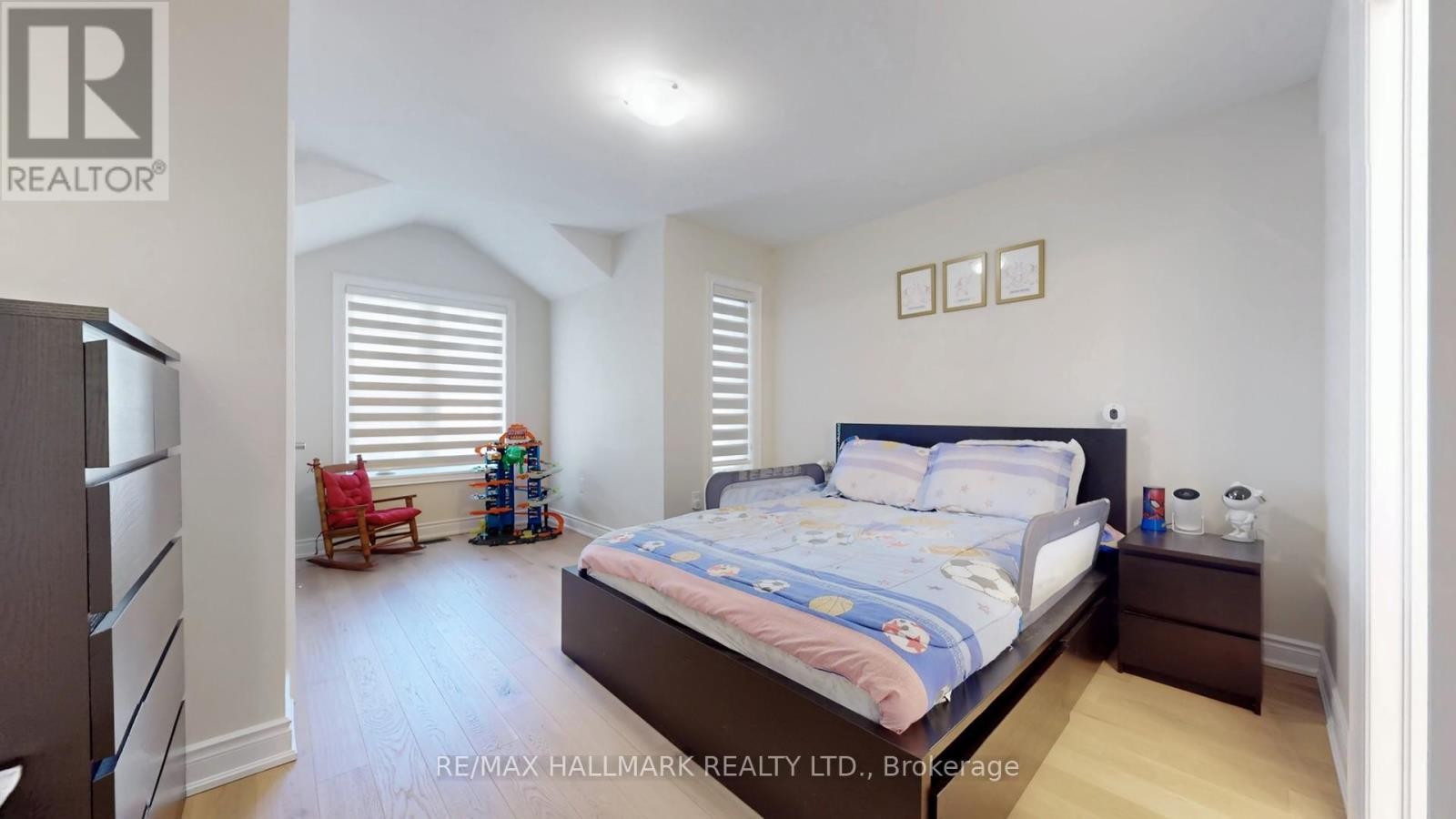 












61 MAC CAMPBELL WAY

,
Bradford West Gwillimbury (Bradford),




Ontario
L3Z4M6

