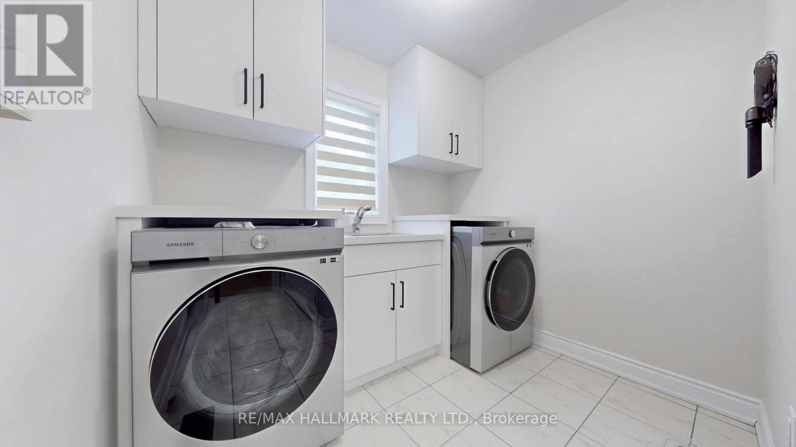 












61 MAC CAMPBELL WAY

,
Bradford West Gwillimbury (Bradford),




Ontario
L3Z4M6

