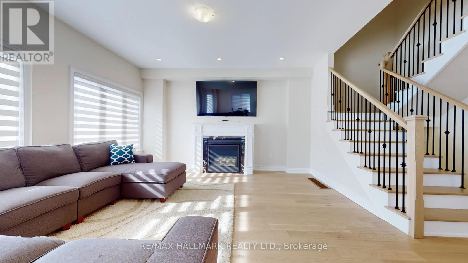 












61 MAC CAMPBELL WAY

,
Bradford West Gwillimbury (Bradford),




Ontario
L3Z4M6

