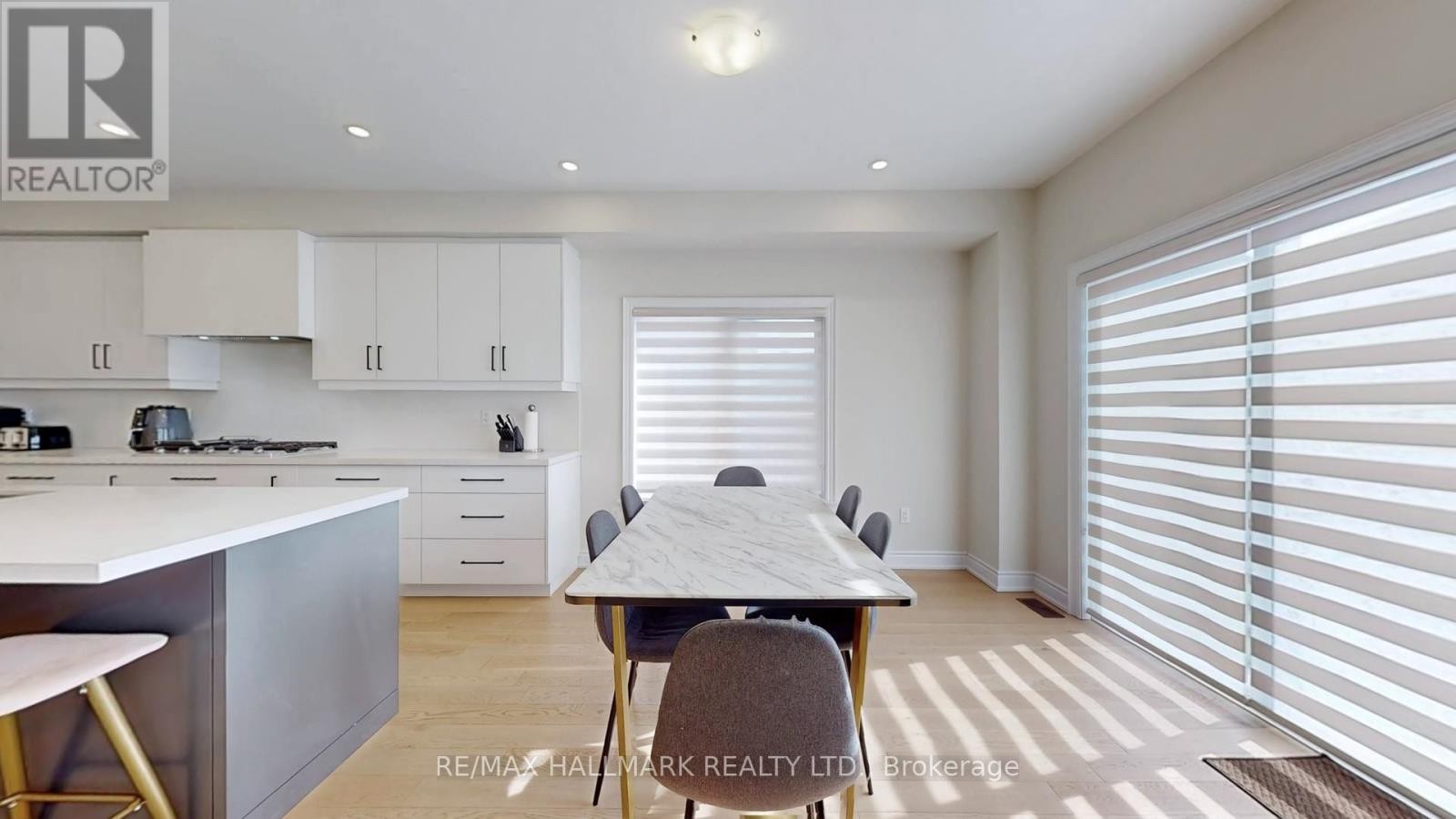 












61 MAC CAMPBELL WAY

,
Bradford West Gwillimbury (Bradford),




Ontario
L3Z4M6

