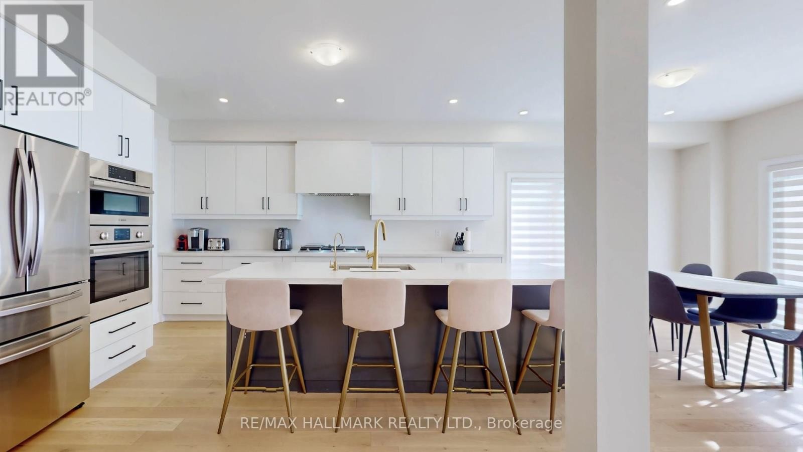 












61 MAC CAMPBELL WAY

,
Bradford West Gwillimbury (Bradford),




Ontario
L3Z4M6

