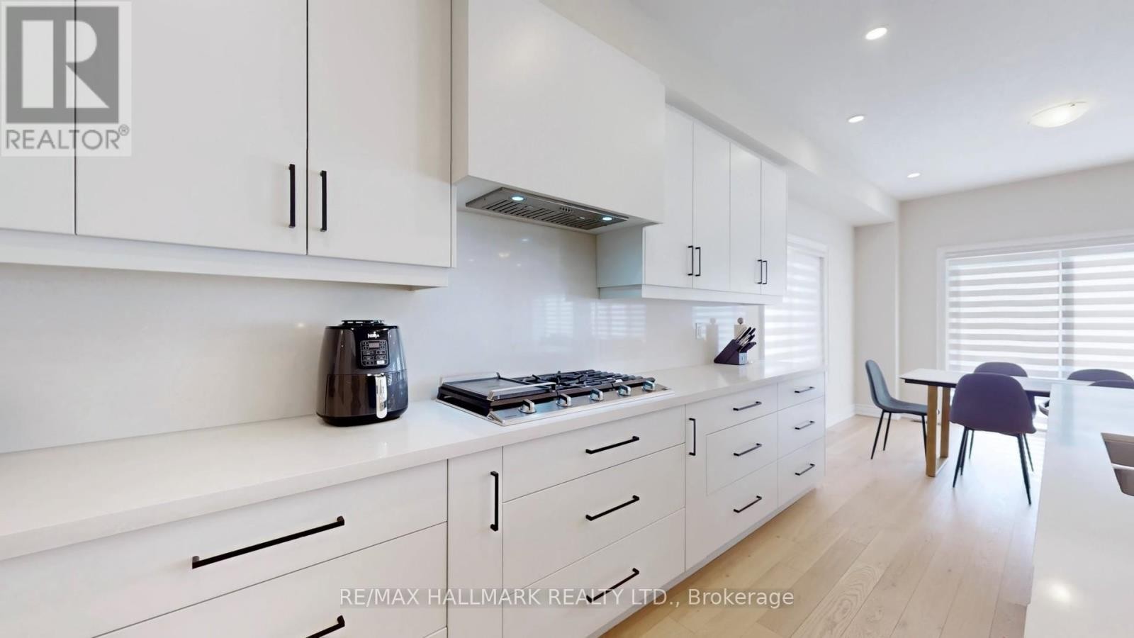 












61 MAC CAMPBELL WAY

,
Bradford West Gwillimbury (Bradford),




Ontario
L3Z4M6

