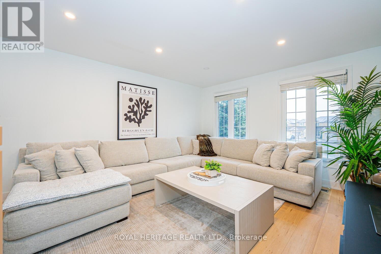 












27 OPERA PLACE N

,
Vaughan (East Woodbridge),




Ontario
L4L8Y8

