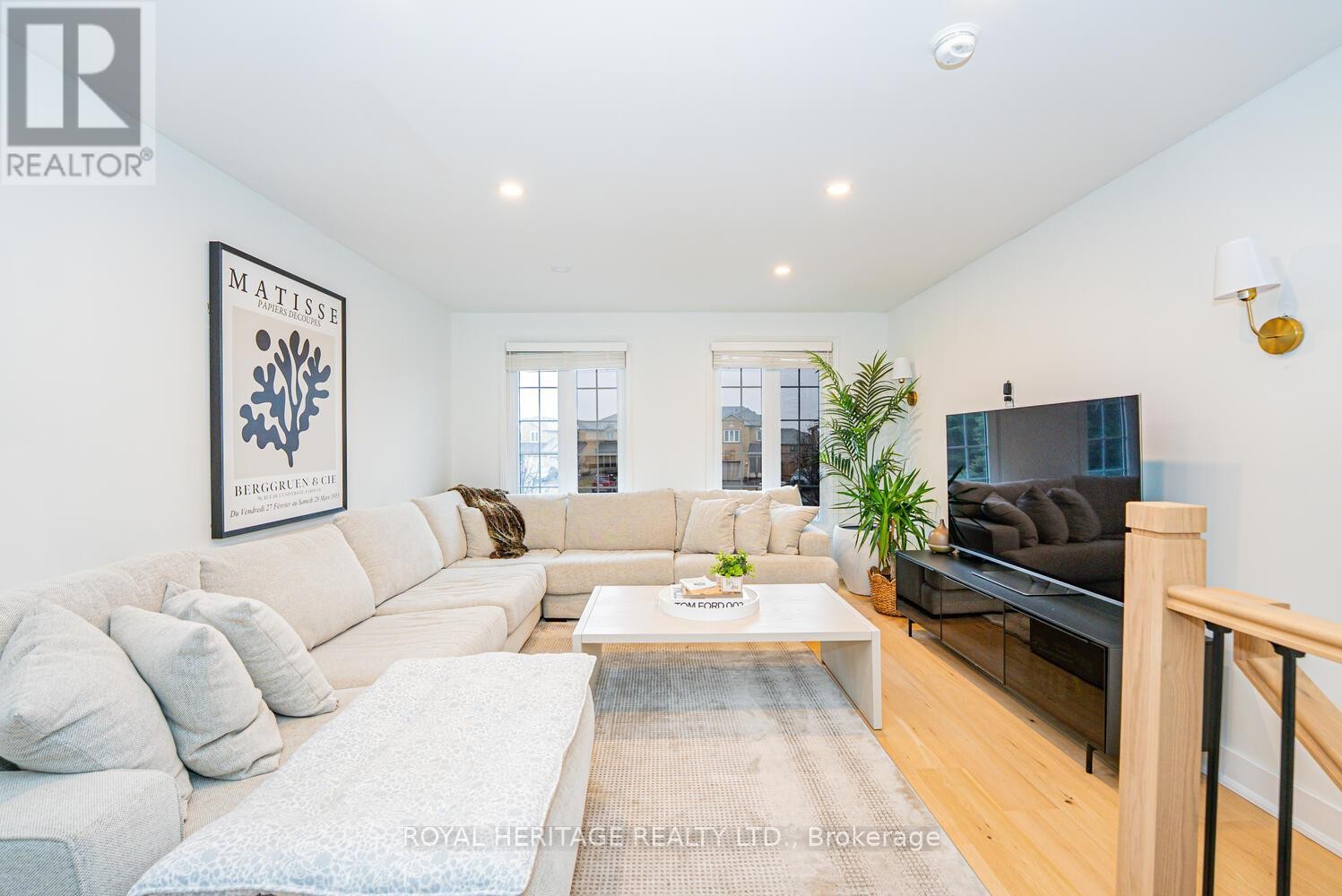 












27 OPERA PLACE N

,
Vaughan (East Woodbridge),




Ontario
L4L8Y8

