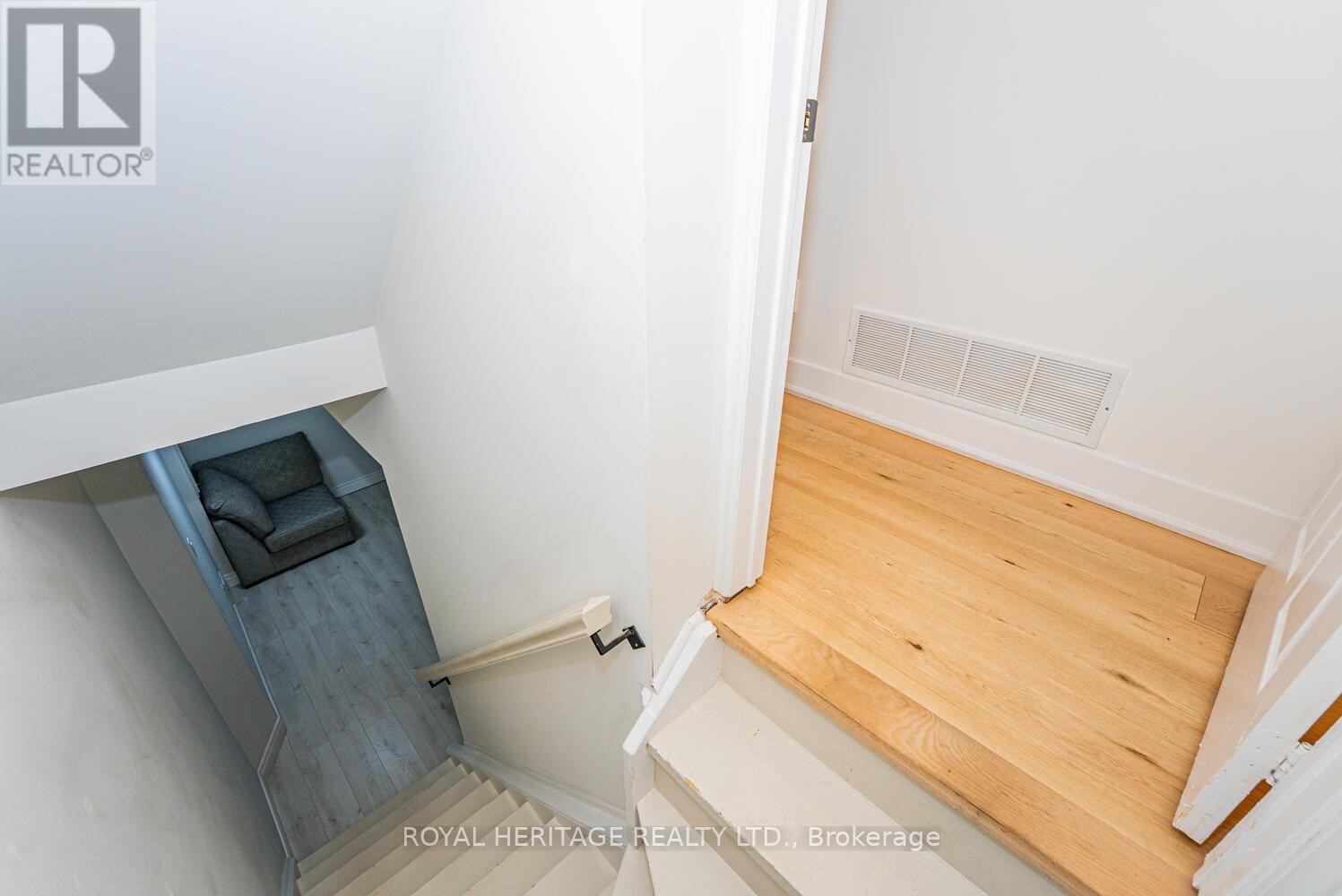 












27 OPERA PLACE N

,
Vaughan (East Woodbridge),




Ontario
L4L8Y8

