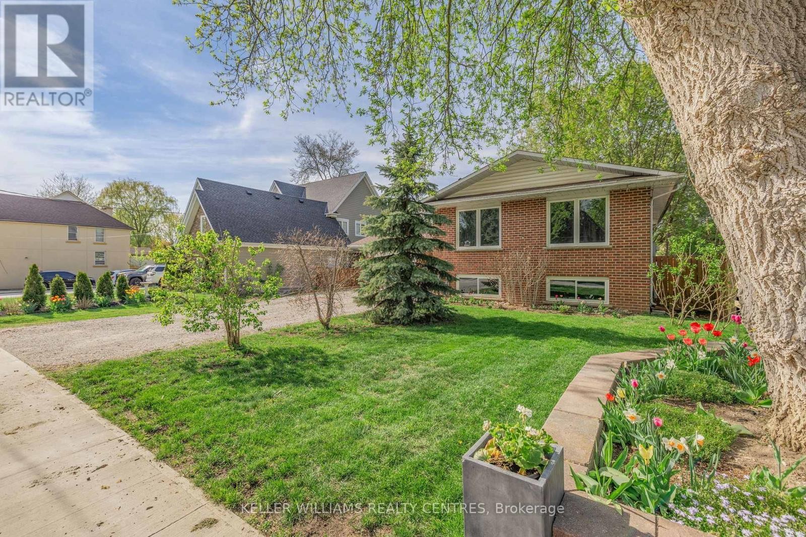 












4 SELBY STREET

,
Innisfil (Cookstown),




Ontario
L0L1L0

