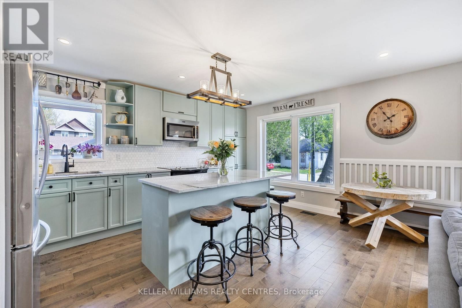 












4 SELBY STREET

,
Innisfil (Cookstown),




Ontario
L0L1L0

