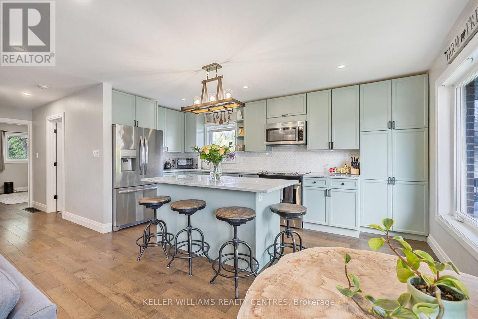 












4 SELBY STREET

,
Innisfil (Cookstown),




Ontario
L0L1L0

