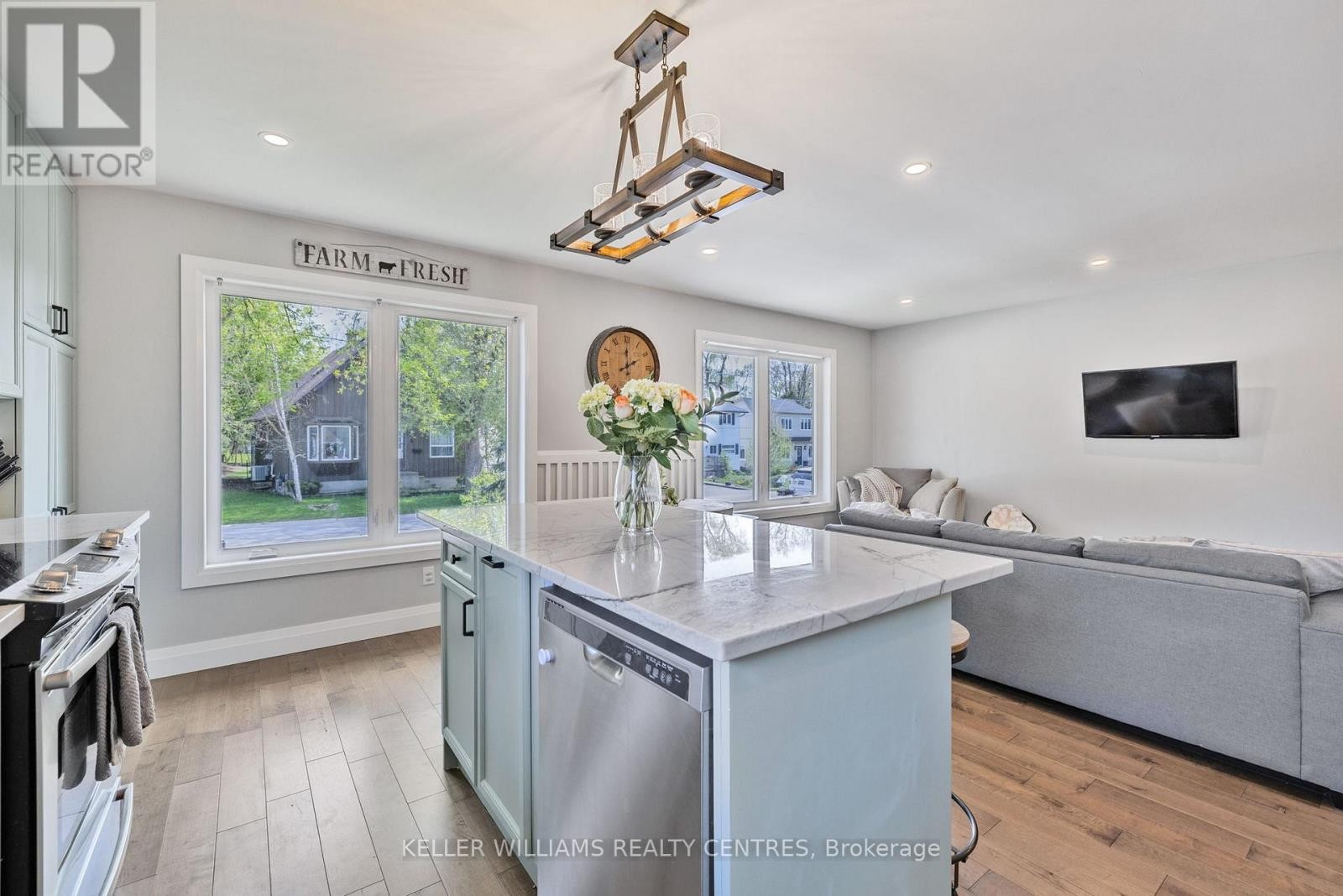 












4 SELBY STREET

,
Innisfil (Cookstown),




Ontario
L0L1L0

