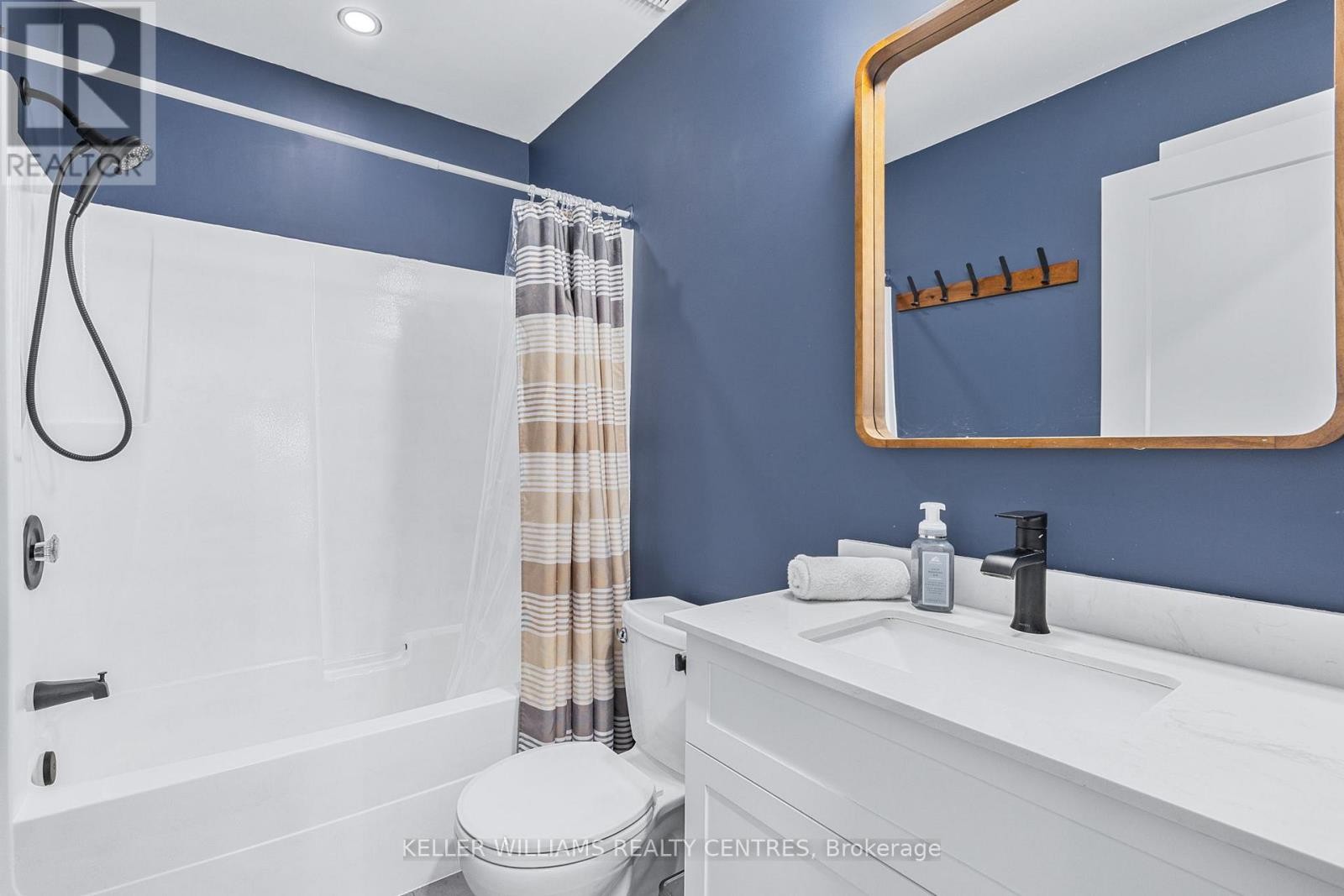 












4 SELBY STREET

,
Innisfil (Cookstown),




Ontario
L0L1L0

