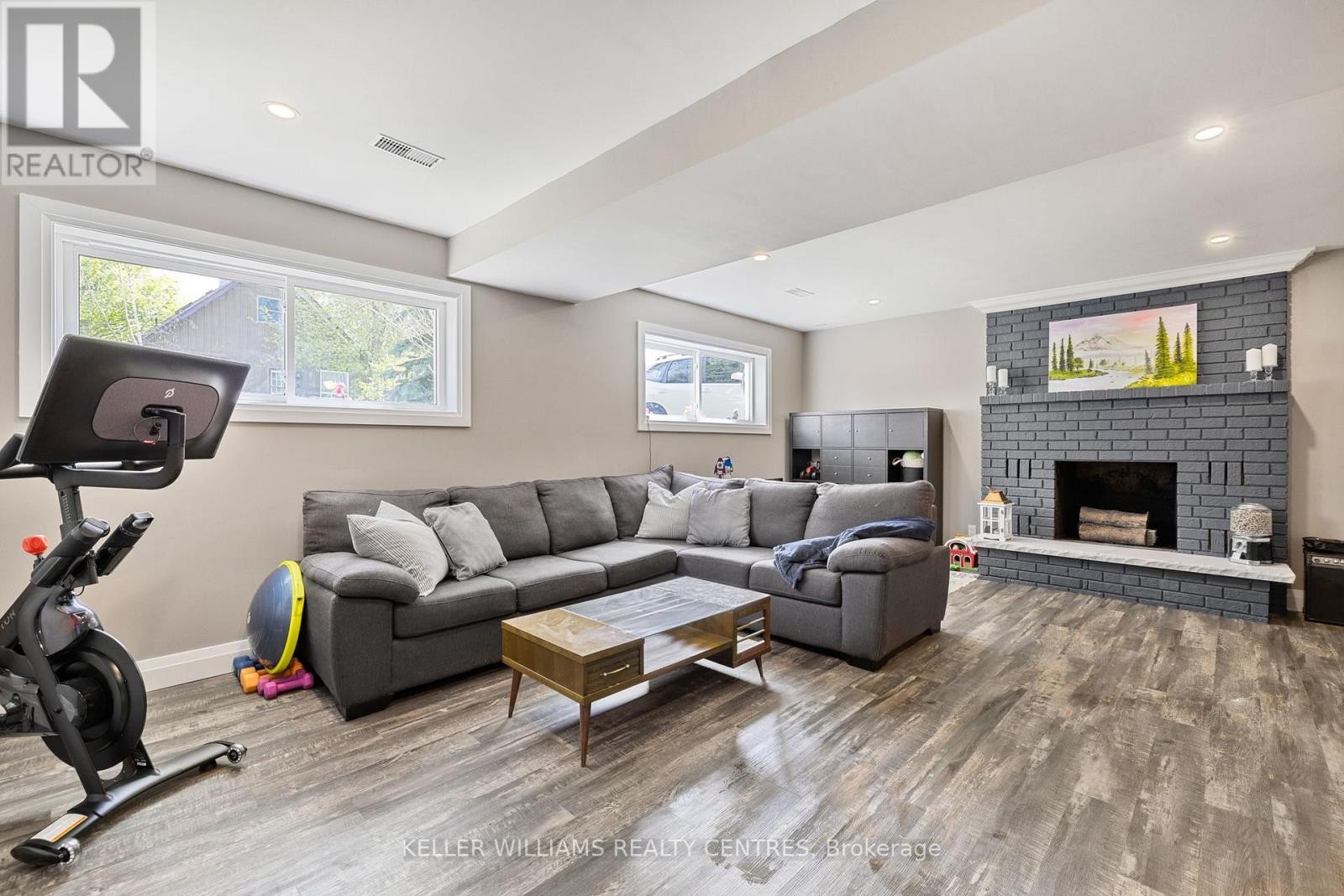 












4 SELBY STREET

,
Innisfil (Cookstown),




Ontario
L0L1L0

