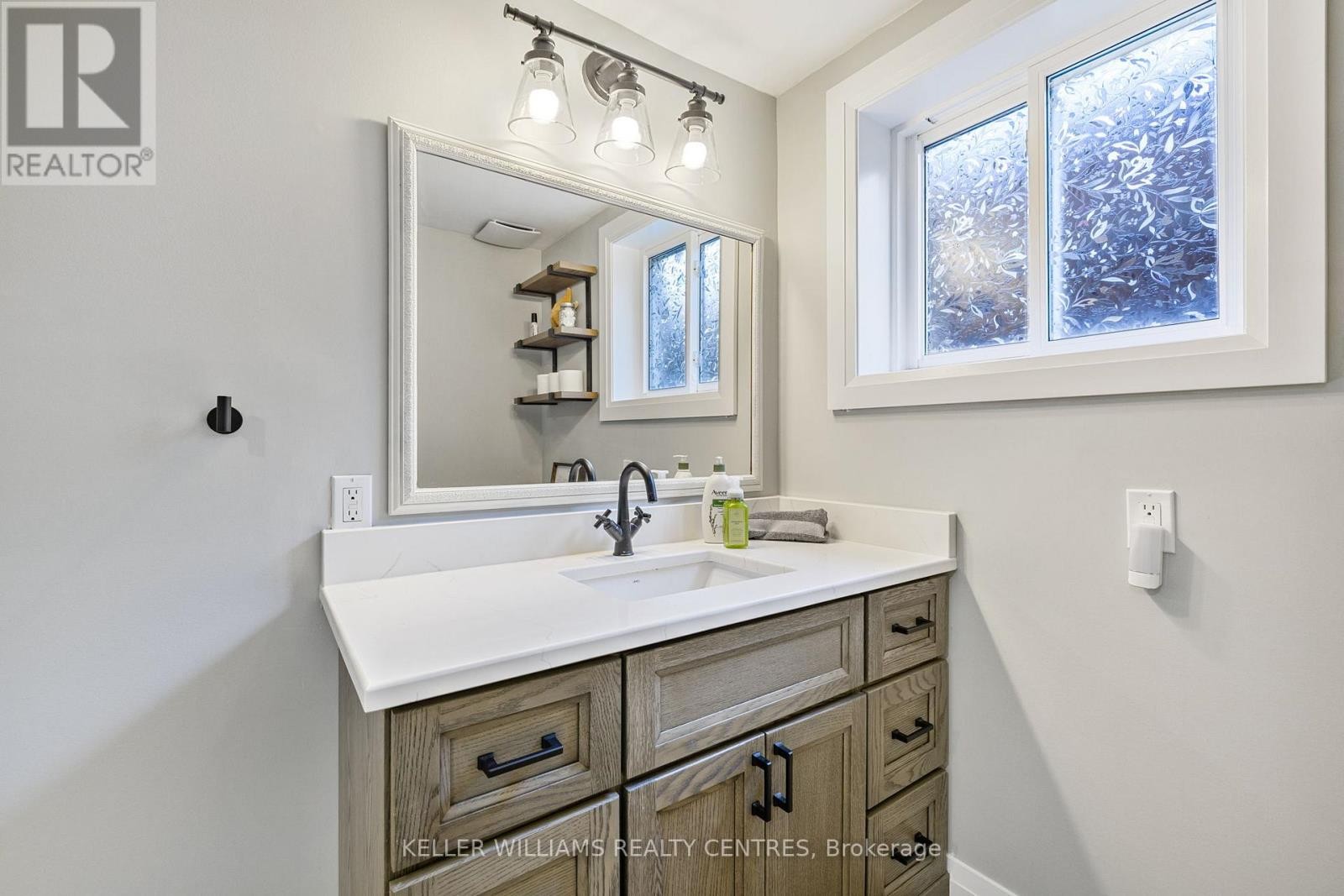 












4 SELBY STREET

,
Innisfil (Cookstown),




Ontario
L0L1L0

