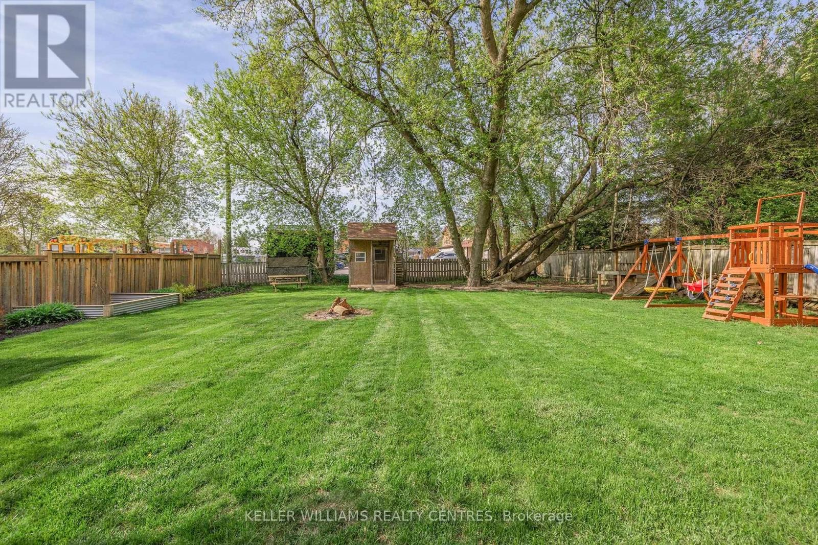 












4 SELBY STREET

,
Innisfil (Cookstown),




Ontario
L0L1L0

