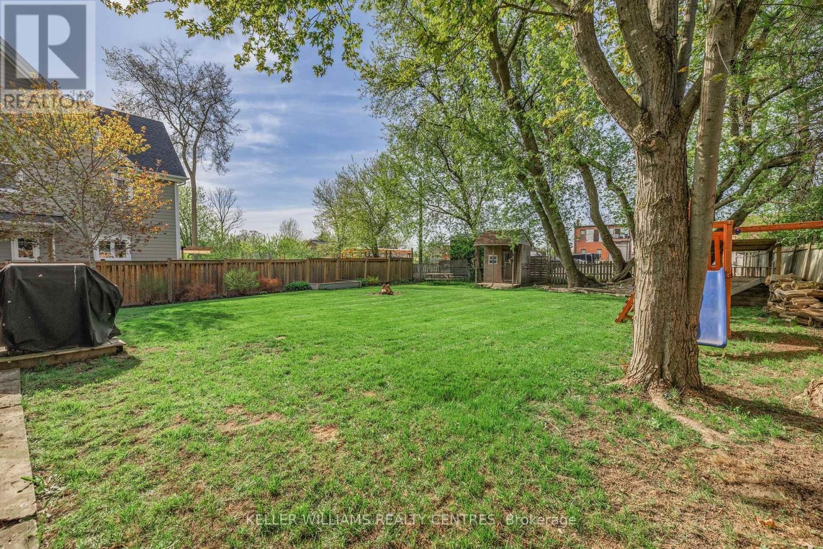 












4 SELBY STREET

,
Innisfil (Cookstown),




Ontario
L0L1L0

