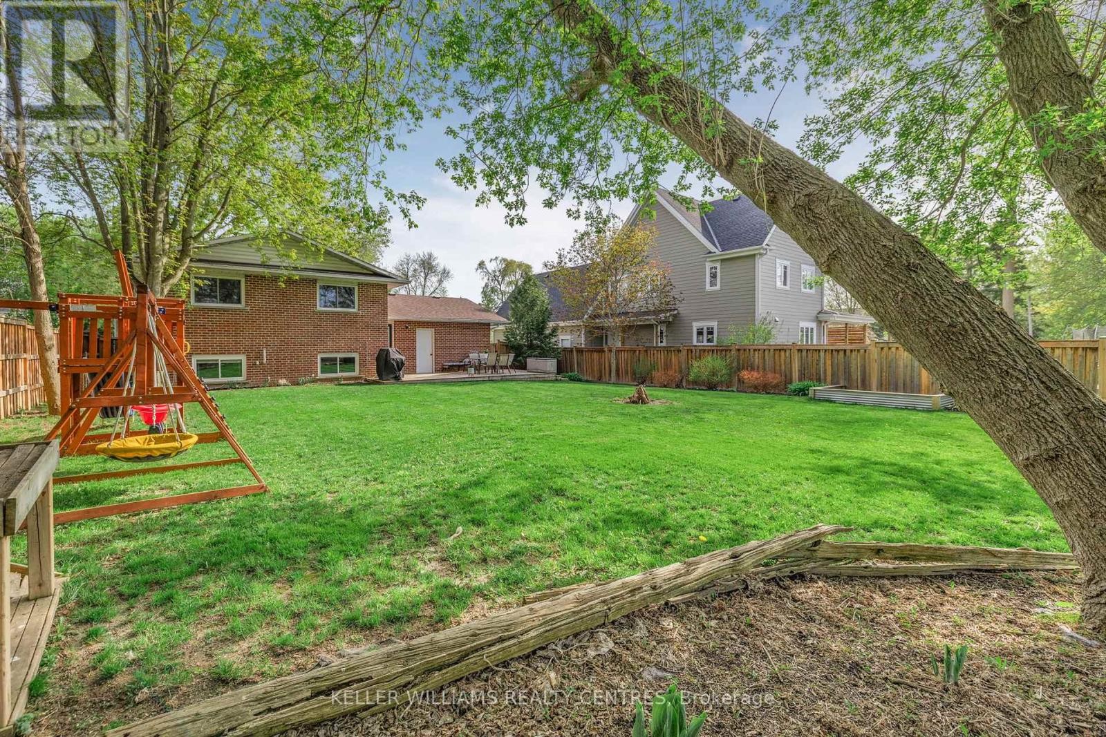 












4 SELBY STREET

,
Innisfil (Cookstown),




Ontario
L0L1L0

