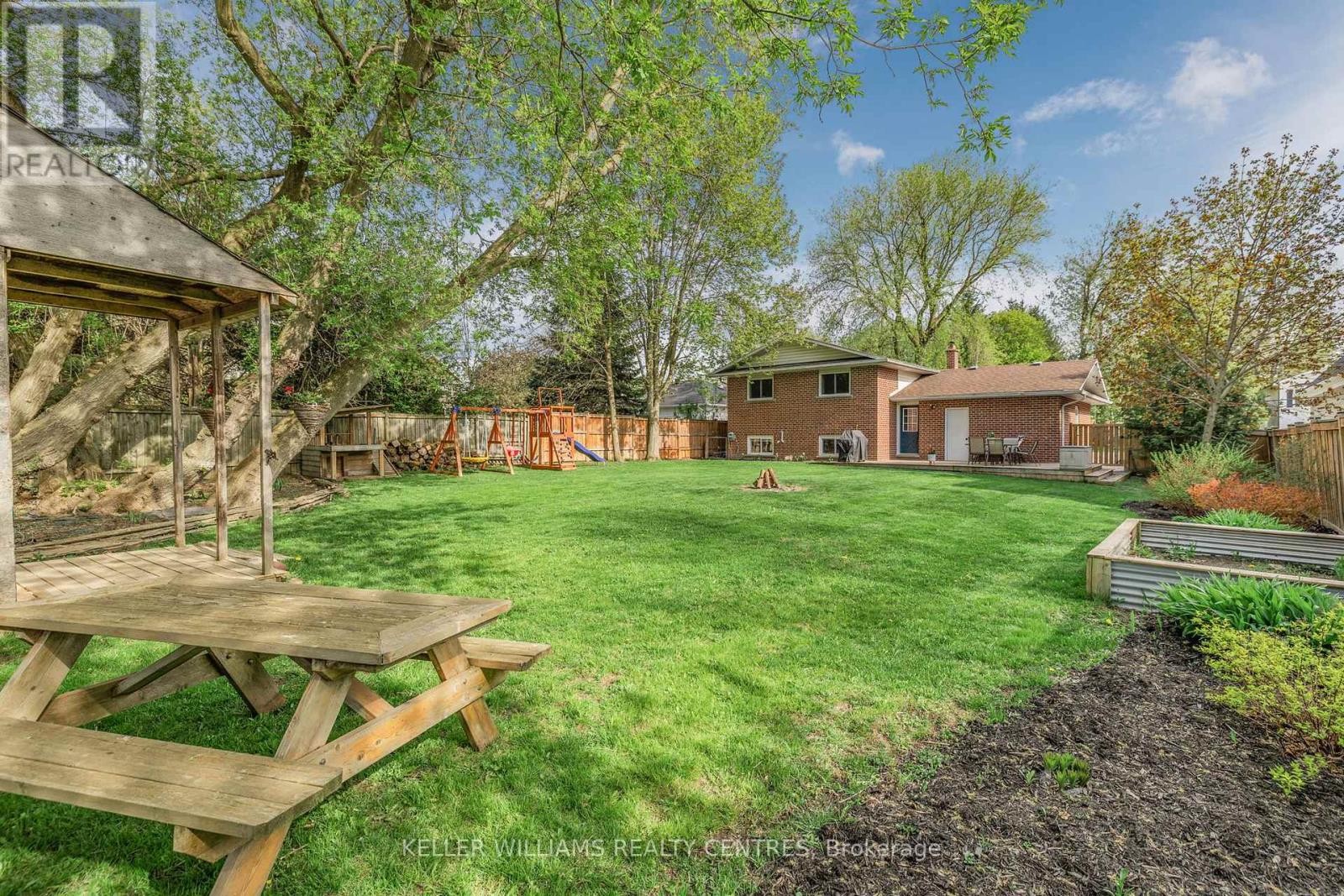 












4 SELBY STREET

,
Innisfil (Cookstown),




Ontario
L0L1L0

