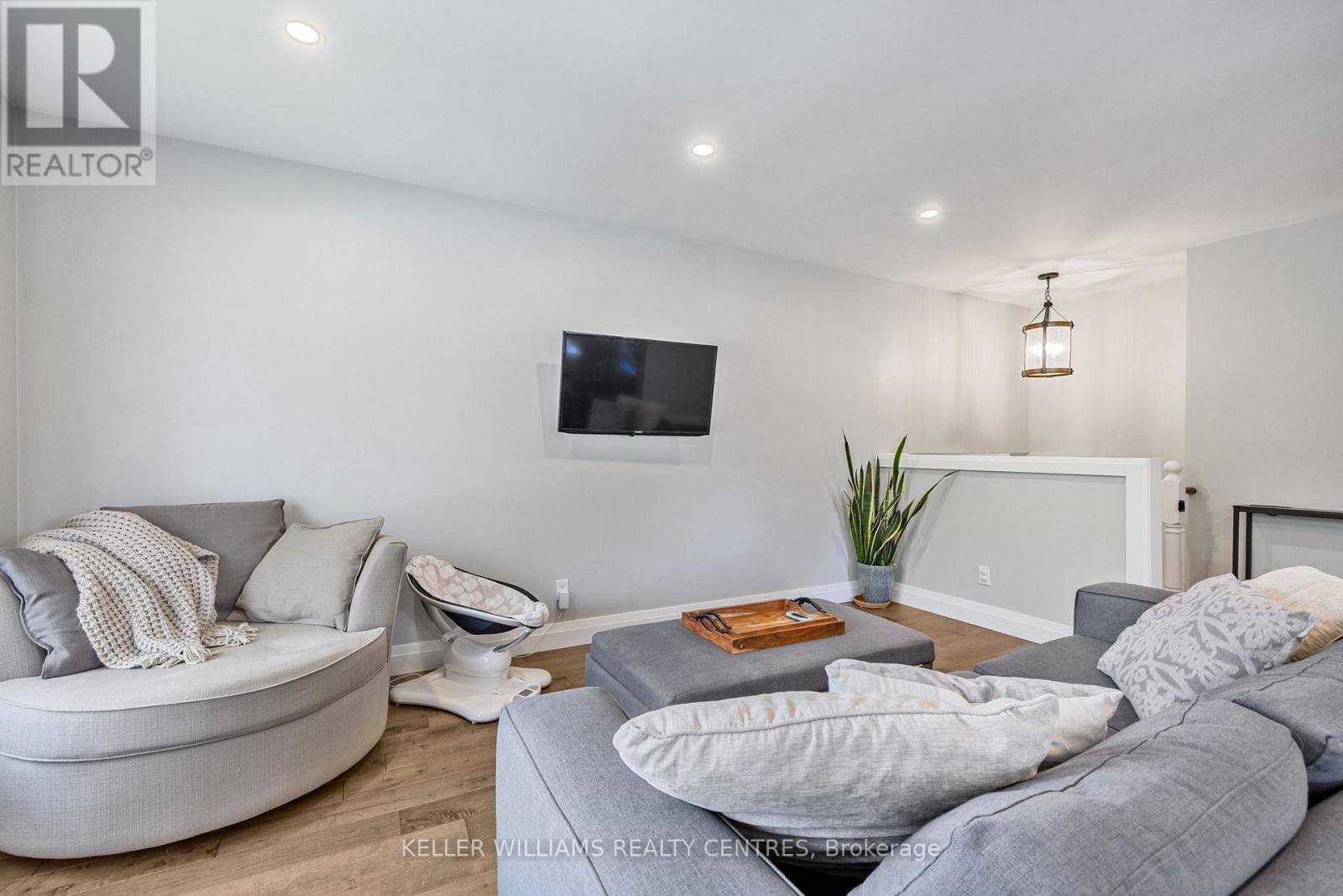 












4 SELBY STREET

,
Innisfil (Cookstown),




Ontario
L0L1L0

