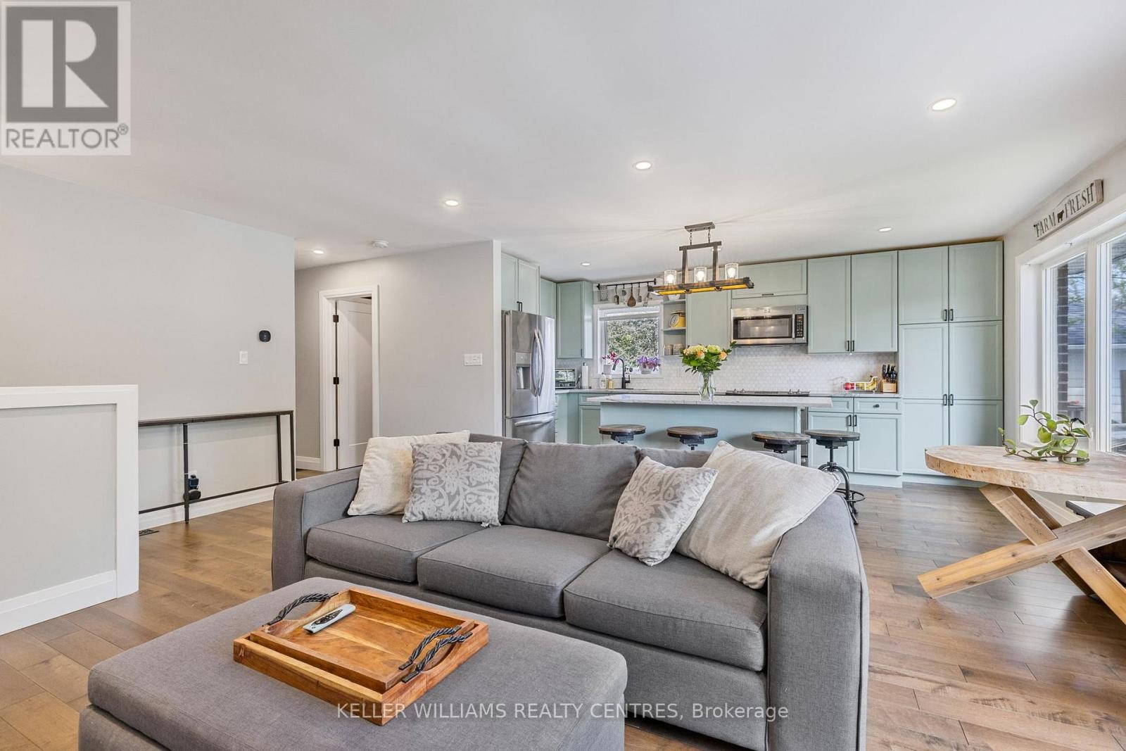 












4 SELBY STREET

,
Innisfil (Cookstown),




Ontario
L0L1L0

