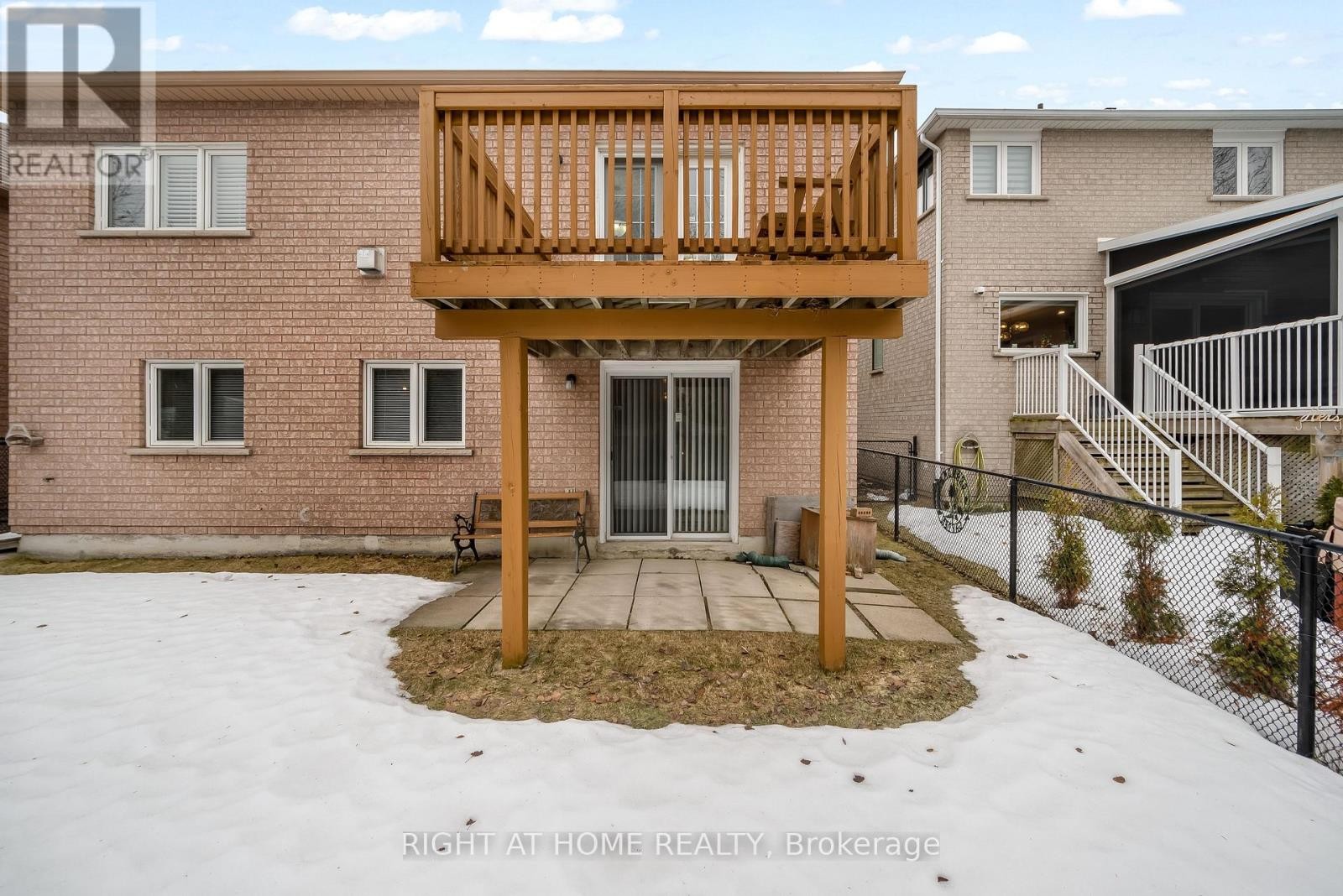 












46 WOODHAVEN CRESCENT

,
Richmond Hill (Oak Ridges),




Ontario
L4E3T2

