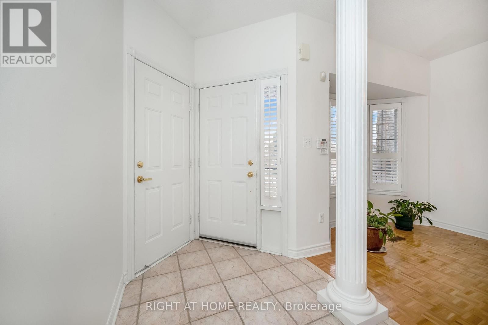 












46 WOODHAVEN CRESCENT

,
Richmond Hill (Oak Ridges),




Ontario
L4E3T2

