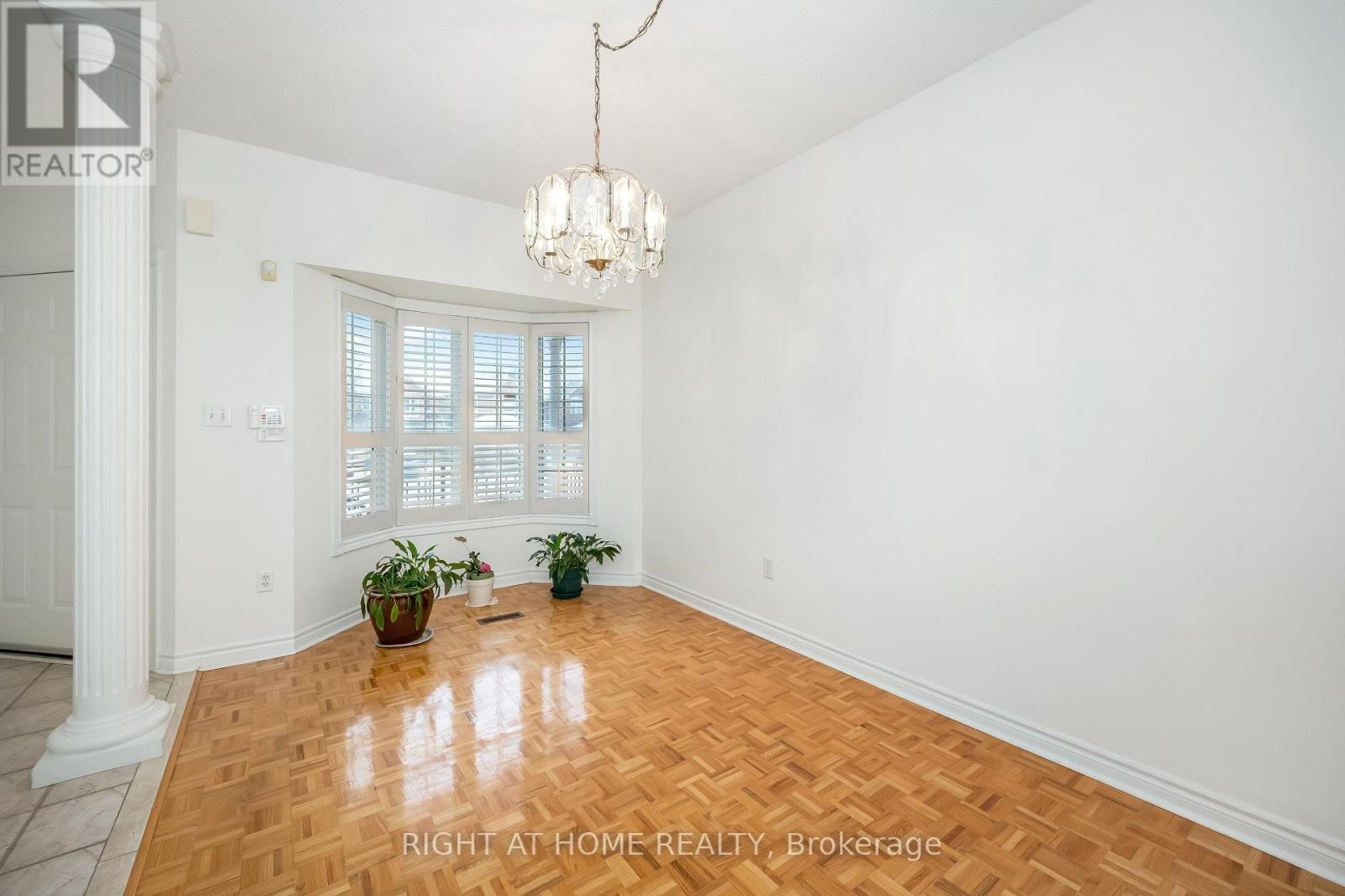 












46 WOODHAVEN CRESCENT

,
Richmond Hill (Oak Ridges),




Ontario
L4E3T2

