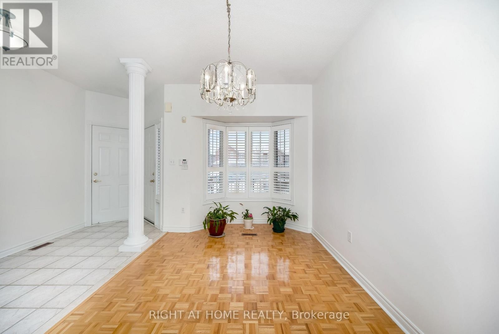 












46 WOODHAVEN CRESCENT

,
Richmond Hill (Oak Ridges),




Ontario
L4E3T2

