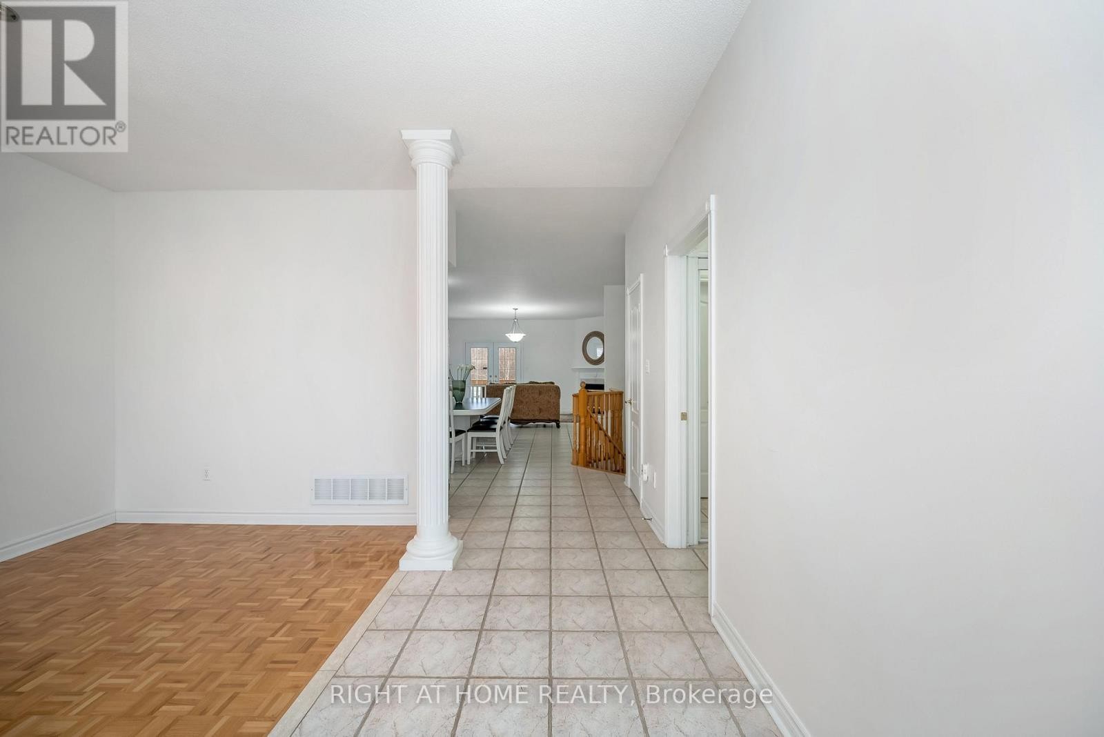 












46 WOODHAVEN CRESCENT

,
Richmond Hill (Oak Ridges),




Ontario
L4E3T2

