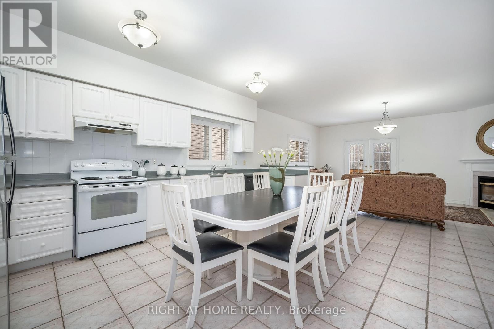 












46 WOODHAVEN CRESCENT

,
Richmond Hill (Oak Ridges),




Ontario
L4E3T2

