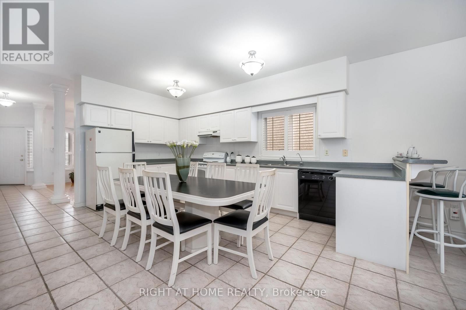 












46 WOODHAVEN CRESCENT

,
Richmond Hill (Oak Ridges),




Ontario
L4E3T2

