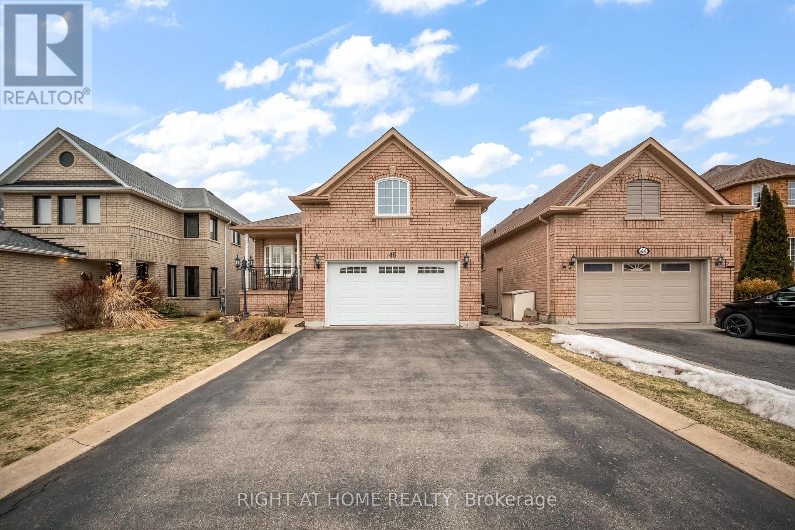 












46 WOODHAVEN CRESCENT

,
Richmond Hill (Oak Ridges),




Ontario
L4E3T2

