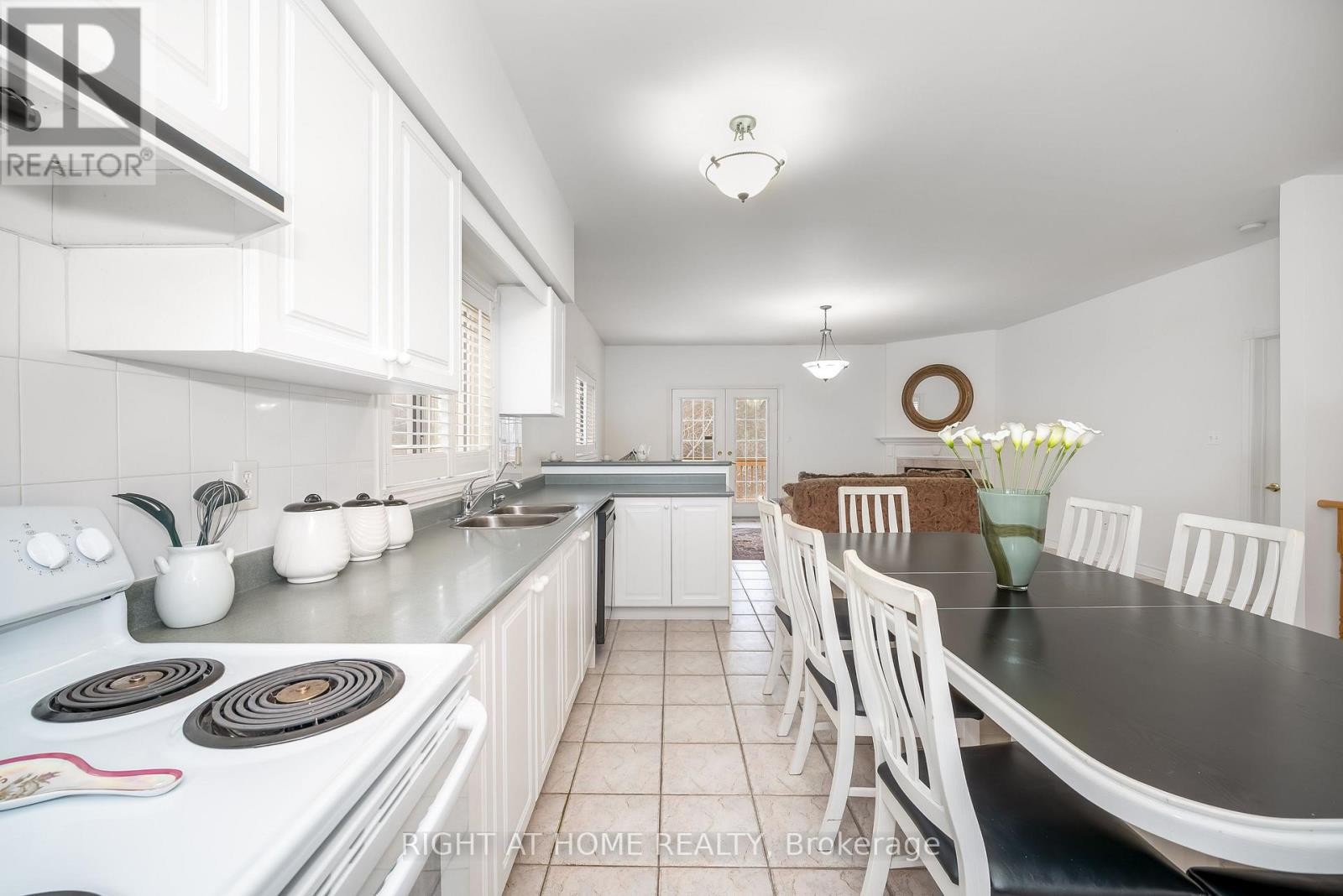 












46 WOODHAVEN CRESCENT

,
Richmond Hill (Oak Ridges),




Ontario
L4E3T2

