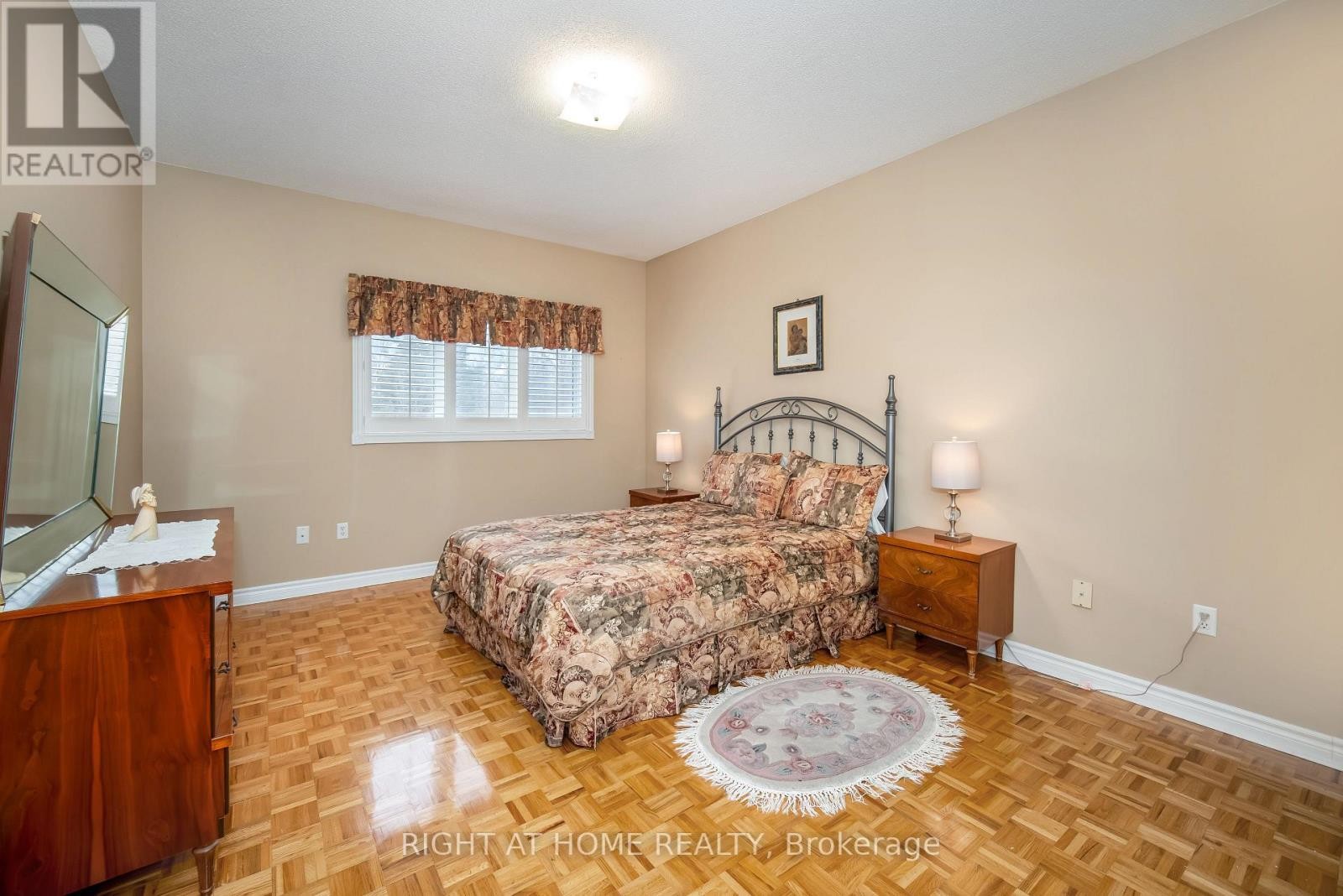 












46 WOODHAVEN CRESCENT

,
Richmond Hill (Oak Ridges),




Ontario
L4E3T2

