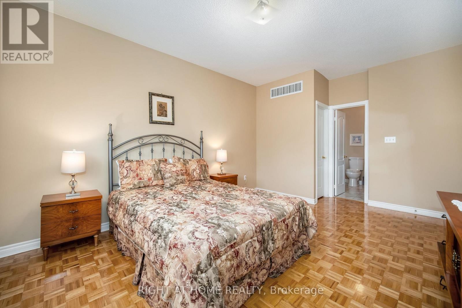 












46 WOODHAVEN CRESCENT

,
Richmond Hill (Oak Ridges),




Ontario
L4E3T2

