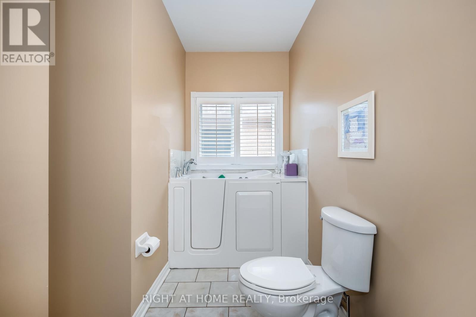 












46 WOODHAVEN CRESCENT

,
Richmond Hill (Oak Ridges),




Ontario
L4E3T2

