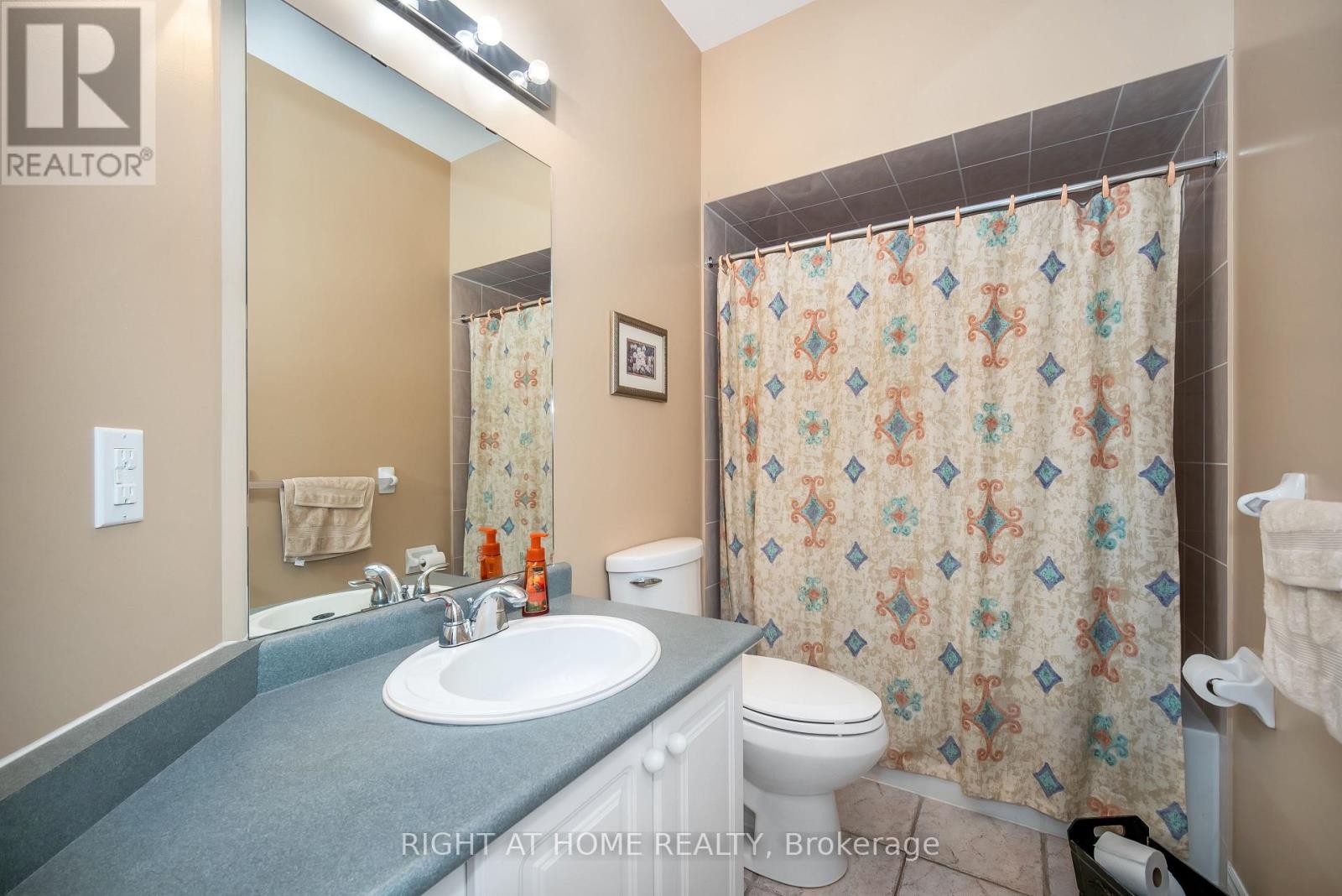 












46 WOODHAVEN CRESCENT

,
Richmond Hill (Oak Ridges),




Ontario
L4E3T2

